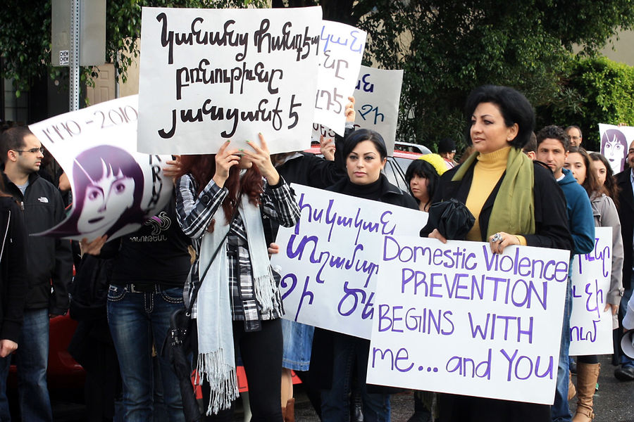 Ermenistan kadın cinayeti ile sarsıldı